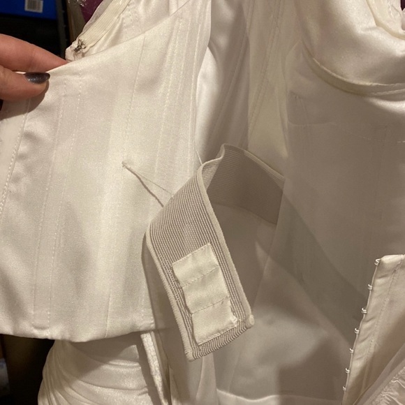 Kathy Ireland 2Be a-line ivory organza wedding gown - Picture 7 of 9